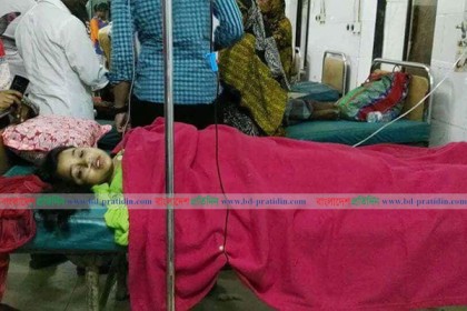 বাসের চাপায় পা হারালেন গৃহকর্মী
