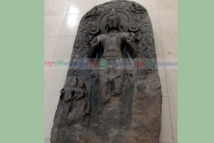 ময়নামতি জাদুঘরে ১১ শতক পূর্বের কষ্টি পাথরের মূর্তি 
