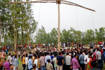 দিনাজপুরের ফুলবাড়ীতে ঐতিহ্যবাহী চরক মেলা অনুষ্ঠিত