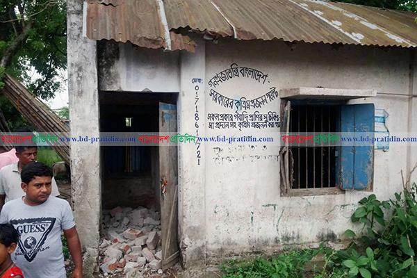 যুবলীগ নেতার সরকারী পশু হাসপাতাল দখলের চেষ্টা