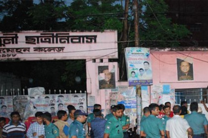 সাধারণ ছাত্রীদের সঙ্গে সেই ছাত্রলীগ নেত্রীর মারামারি