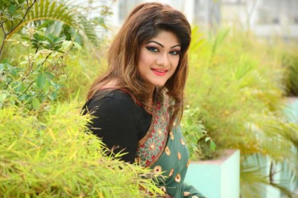 রুপালি পর্দায় ফিরছেন মুনমুন