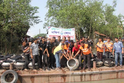 পাথরঘাটায় পৌনে ২ কোটি টাকার চিংড়ি রেণু জব্দ