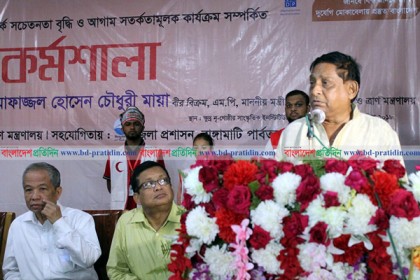 পাহাড় ধসে জানমালের ক্ষতি চায় না সরকার: ত্রাণ মন্ত্রী