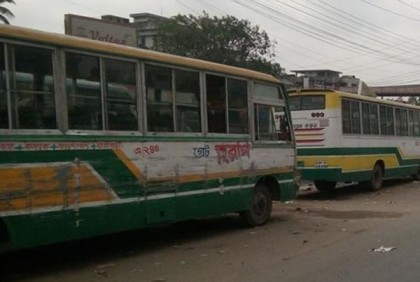 তুরাগ বাসে ছাত্রী ধর্ষণচেষ্টা, অর্ধশতাধিক বাস আটক শিক্ষার্থীদের