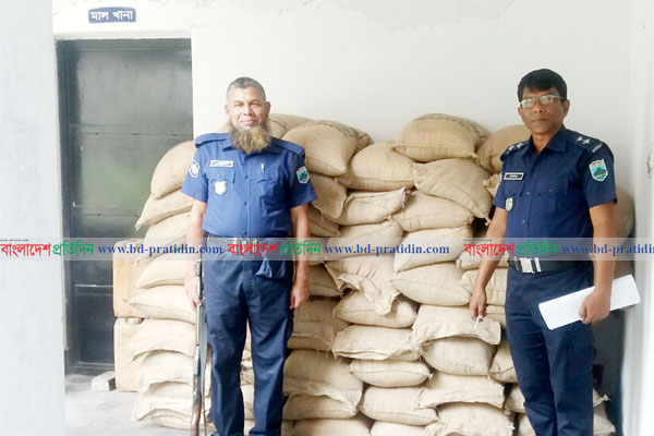 নন্দীগ্রামে দুস্থ মহিলাদের খাদ্য সহায়তার ৬১ বস্তা চাল জব্দ

