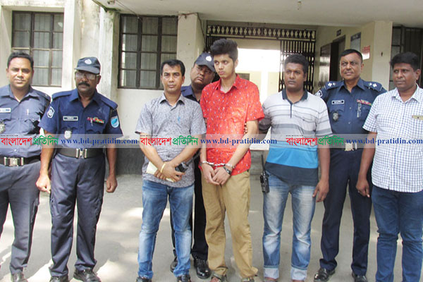 বাবাকে পুড়িয়ে মারা সেই অভিযুক্ত পুত্র গ্রেফতার
