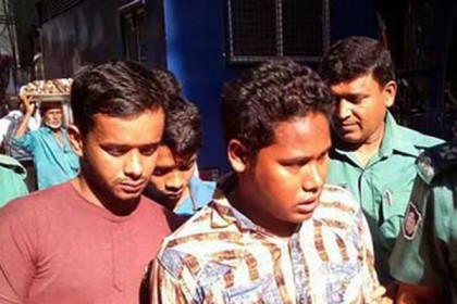 তুরাগ বাসে শ্লীলতাহানির ঘটনায় চালক-সহকারীদের ৩ দিনের রিমান্ড