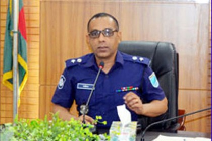ঢাকা রেঞ্জে শ্রেষ্ঠ হলেন নারায়ণগঞ্জ জেলার এসপি
