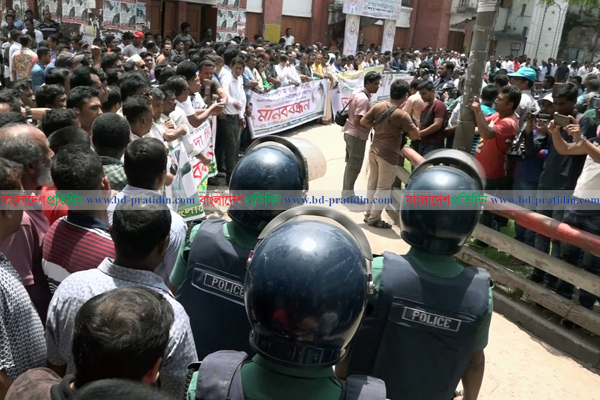 খালেদা জিয়াসহ কারান্তরীণ সকল নেতার মুক্তি দাবিতে মানববন্ধন