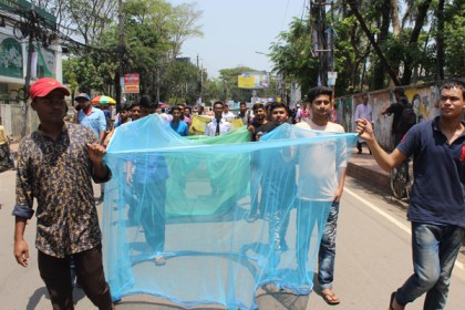 সিলেটে মশা নিধনের দাবিতে মশারি মিছিল

