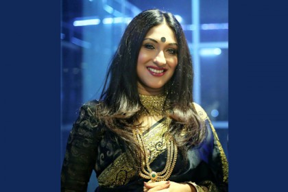বই লিখতে বস্তিতে ঋতুপর্ণা