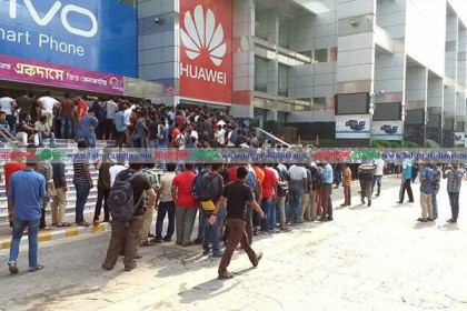 অ্যাভেঞ্জার্সের টিকিট পেতে দীর্ঘ লাইন
