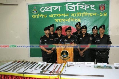 পিস্তল-ককটেল ও বিপুল পরিমাণ অস্ত্রসহ যুবলীগ নেতা আটক
