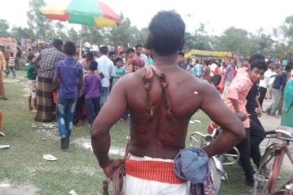 খানসামায় ঐতিহ্যবাহী চরক মেলা অনুষ্ঠিত