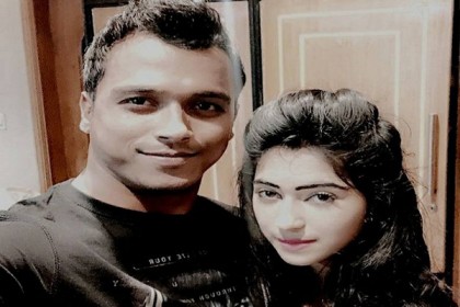 অবশেষে স্ত্রীকে প্রকাশ্যে আনলেন রুবেল 