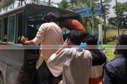 ঝালকাঠিতে গাঁজাসহ ছাত্রলীগের ৬ নেতা আটক 