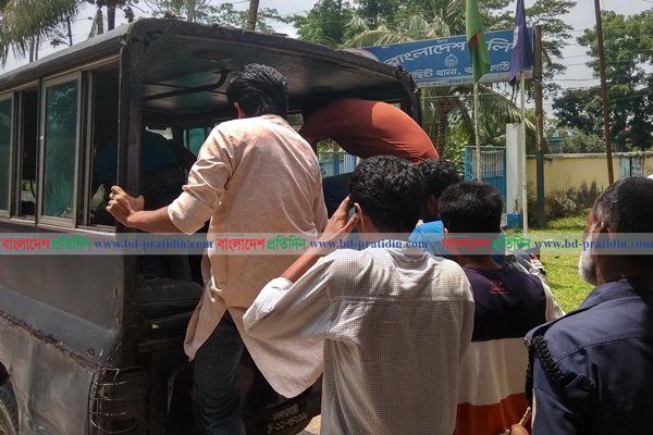 ঝালকাঠিতে গাঁজাসহ ছাত্রলীগের ৬ নেতা আটক 