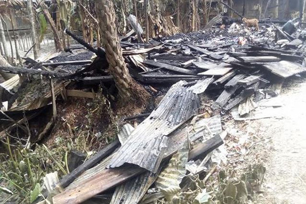 বাগেরহাটে আগুনে ৩ দোকান পুড়ে ছাই

