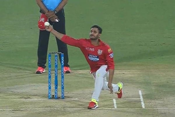 হঠাৎ করেই আলোচনায় আইপিএলের যে ক্রিকেটার!