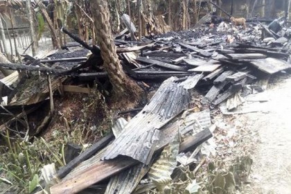 বাগেরহাটে আগুনে ৩ দোকান পুড়ে ছাই


