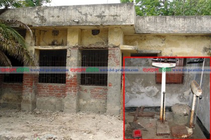 ভাঙা টেবিল-চেয়ারই ভরসা ইউনিয়ন স্বাস্থ্যকেন্দ্রের