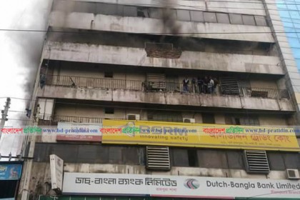 রামপুরায় একটি গার্মেন্টসে আগুন