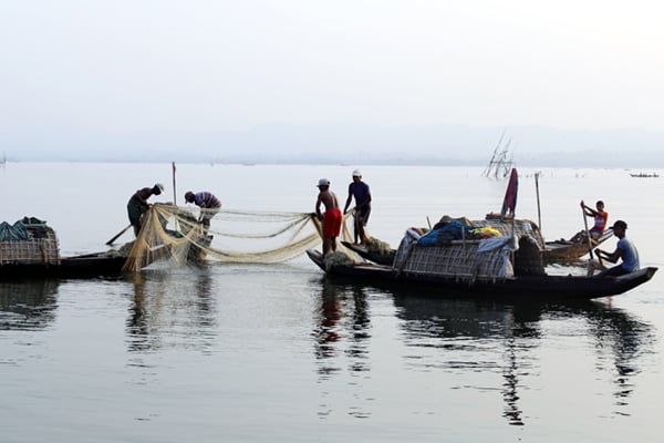 মধ্য রাতে কাপ্তাই হ্রদে মাছধরার ওপর নিষেধাজ্ঞা