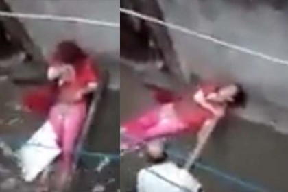 ঢাকায় জলাবদ্ধ রাস্তায় বিদ্যুৎস্পৃষ্টে পথচারীর করুণ মৃত্যু (ভিডিও)