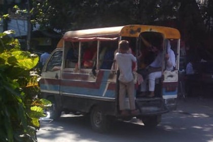 লেগুনা থেকে পড়ে ইডেন কলেজছাত্রী নিহত