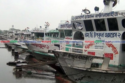 আকস্মিক ঝড়-বৃষ্টিতে বরিশালে জনজীবন বিপর্যস্ত, নৌ চলাচল বন্ধ
