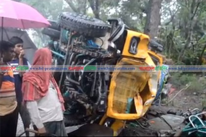 ঝিনাইদহে ট্রাক চাপায় নিহত ৪, আহত ৪