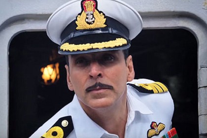 রুস্তমের পোশাক নিলামে, বিতর্কের জবাব দিলেন অক্ষয়