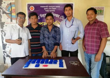 টেকনাফে ইয়াবাসহ আটক ১