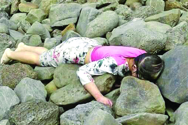 ফেসবুকে বন্ধুত্ব, ডেকে নিয়ে ছাত্রীকে হত্যা