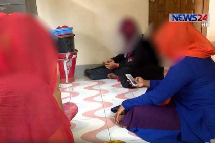 যেভাবে ক্যাম্প থেকে খদ্দেরের কাছে রোহিঙ্গা নারী (ভিডিও)