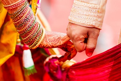 বিয়ের রাতের ঘনিষ্ঠ মুহূর্তের ভিডিও রেকর্ড, অতঃপর...!