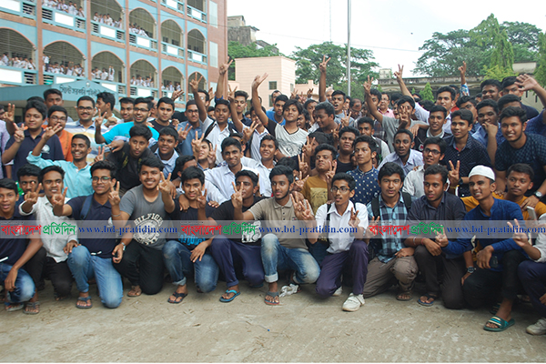 সিলেটে এগিয়ে ছেলেরা
