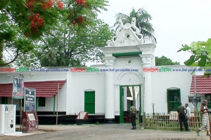 নতুন সাজে বিশ্বকবির পতিসর