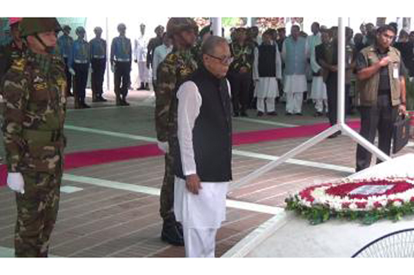 বঙ্গবন্ধুর সমাধিতে রাষ্ট্রপতির শ্রদ্ধা