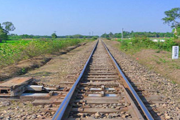 নেত্রকোনায় ট্রেনে কাটা পড়ে কিশোর নিহত

