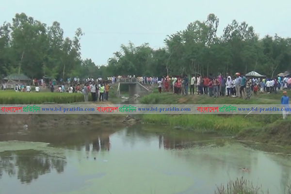 দু'টি পুকুরে গ্যাসের সন্ধান, গ্রামবাসী আতঙ্কে

