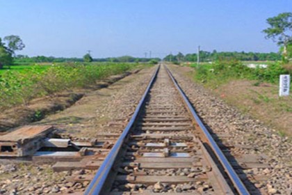 নেত্রকোনায় ট্রেনে কাটা পড়ে কিশোর নিহত
