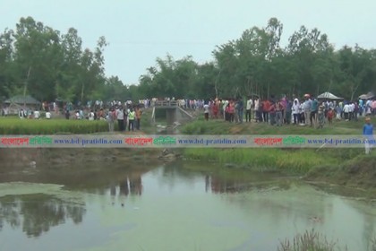 দু'টি পুকুরে গ্যাসের সন্ধান, গ্রামবাসী আতঙ্কে

