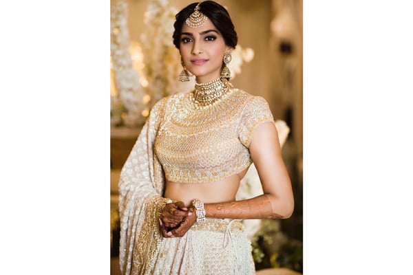 যেভাবে ৫১ কেজি ওজন কমিয়েছেন সোনম!