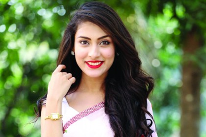 মেহজাবিনের ‘অমিত্রাক্ষর’