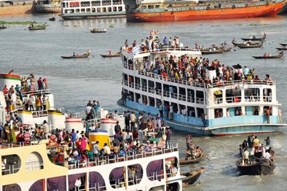 সদরঘাটে দুই লঞ্চের মুখোমুখি সংঘর্ষে আহত ১