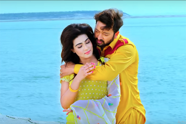 'জঙ্গি' সাইমনের প্রেমে মাহি (ভিডিও)