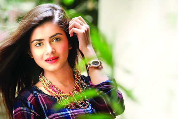 ঘুরেফিরে পুঁতির মালা