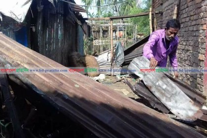 নেত্রকোনায় ঝড়ে নিহত ১, আহত দেড় শতাধিক  